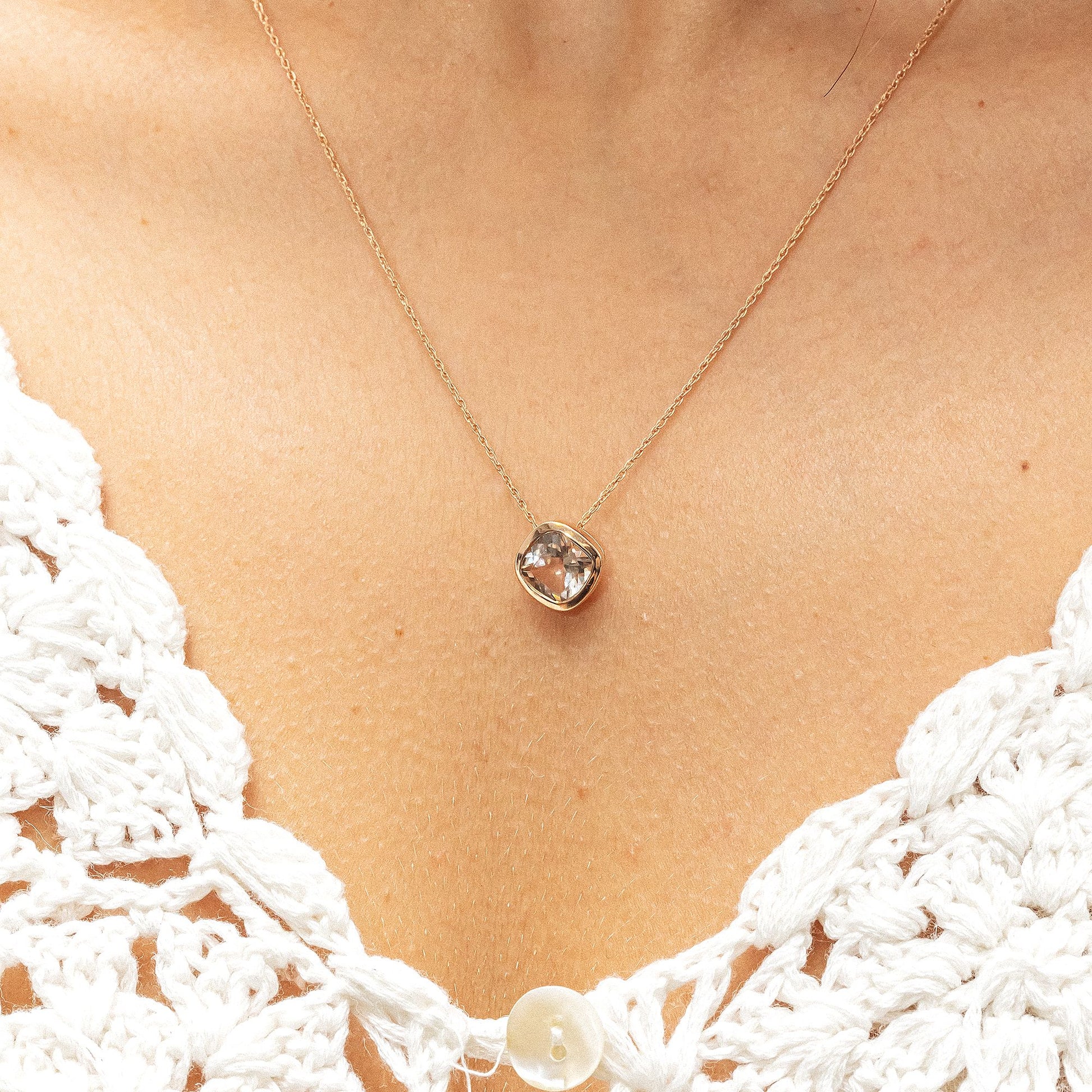 Pendant with chain anchor chain 585/- gold 46cm tanzanite