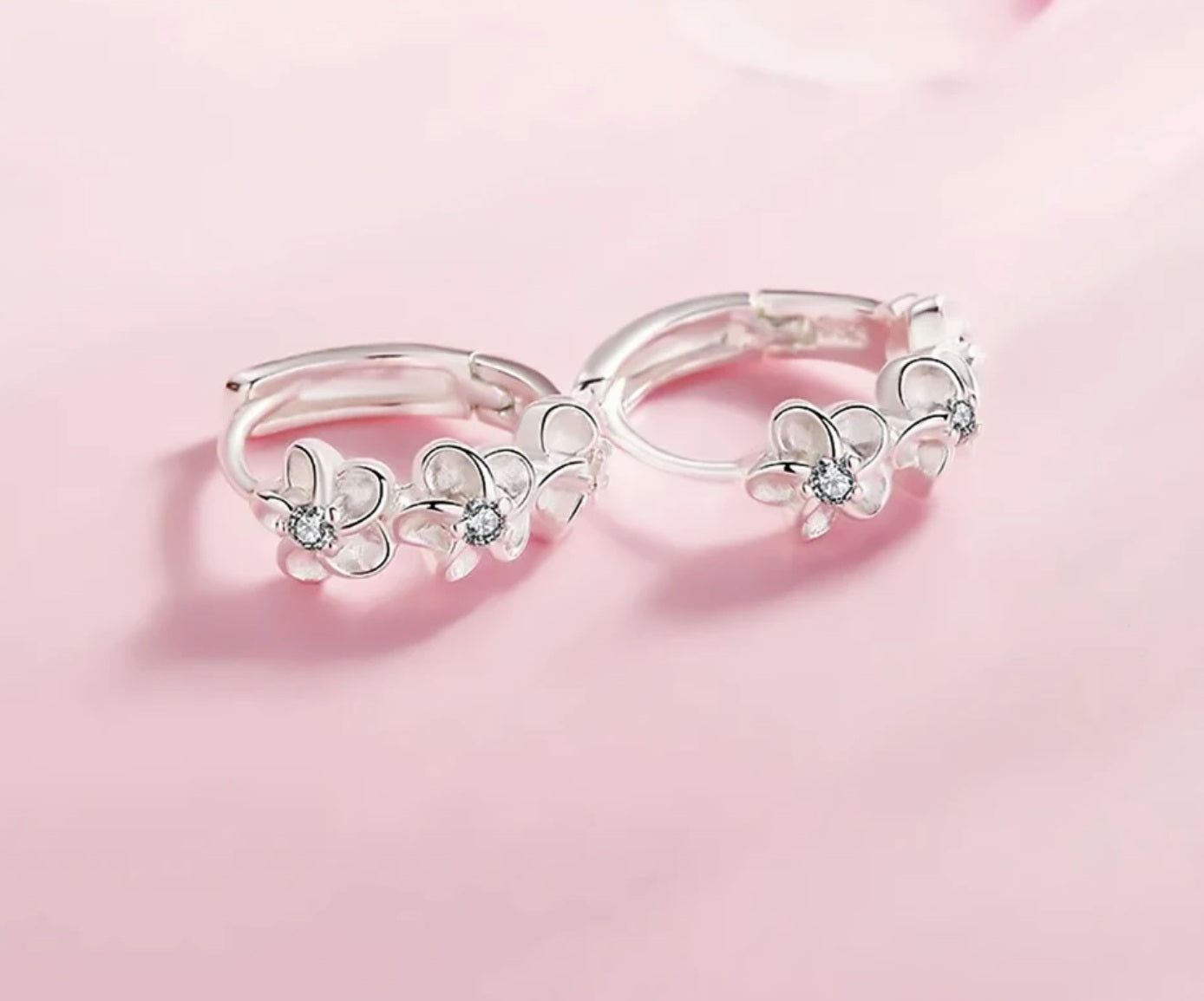 Ohrringe aus 925er Sterling-Silber, süßes Blumendesign, 1,0cm